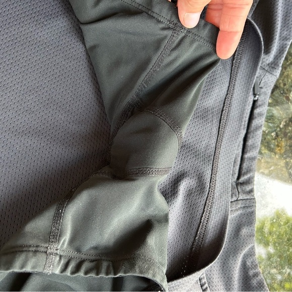 Brook’s Equilibrium Running Skort. Charcoal grey. Excellent condition. Pocket - Picture 4 of 11